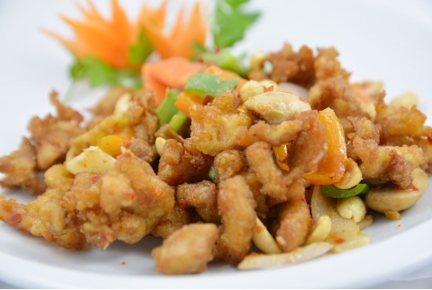 Pollo Gon-Bao (cacahuetes)